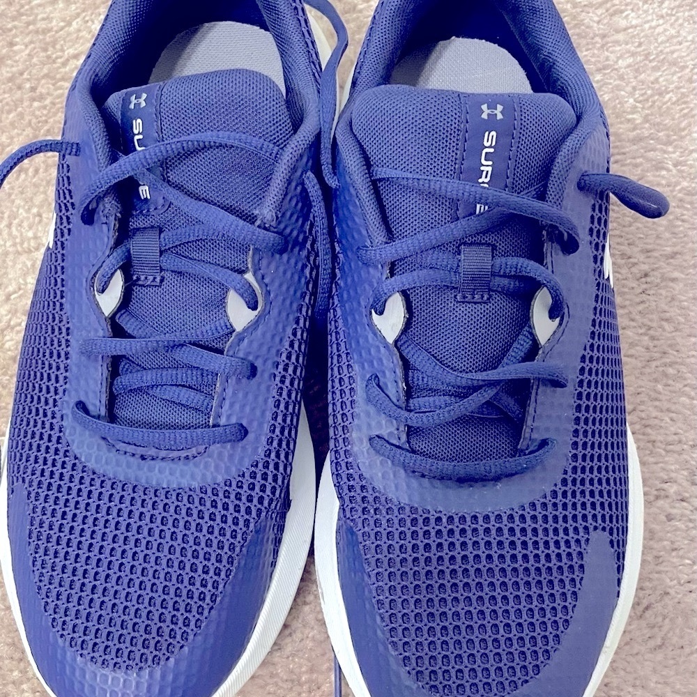 Men,Under Armour Blue Athletic Shoes with Breathable Mesh and Sleek Design.used